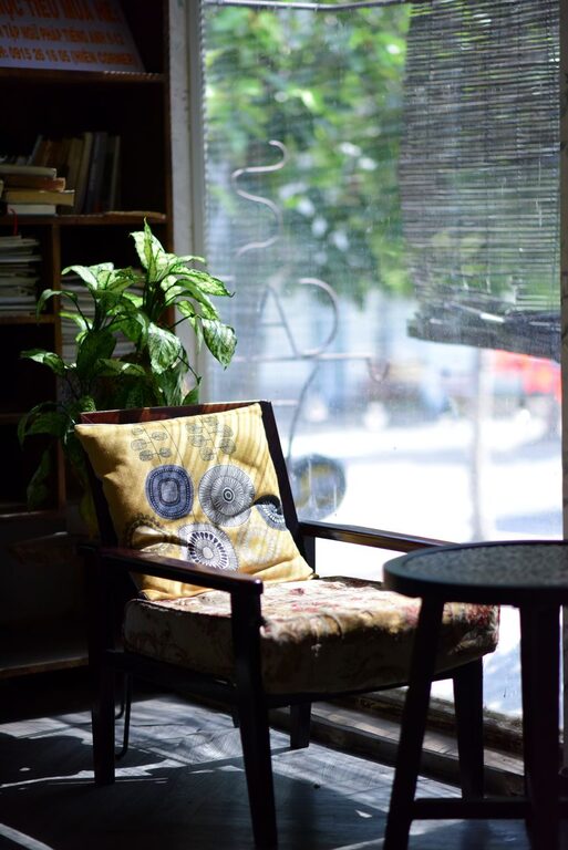 How to Create a Cozy Reading Nook in Your Home